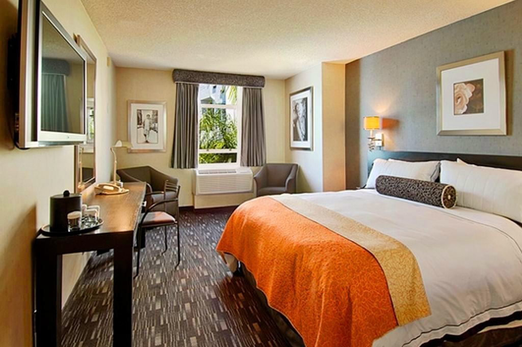 לוס אנג'לס Ramada Plaza By Wyndham West Hollywood Hotel & Suites מראה חיצוני תמונה